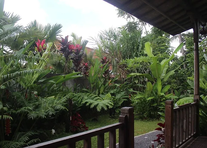 ホリデーパーク Puri Kayu Cottages ウブド