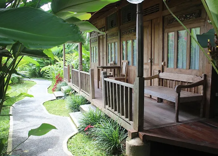 Puri Kayu Cottages 2* ウブド
