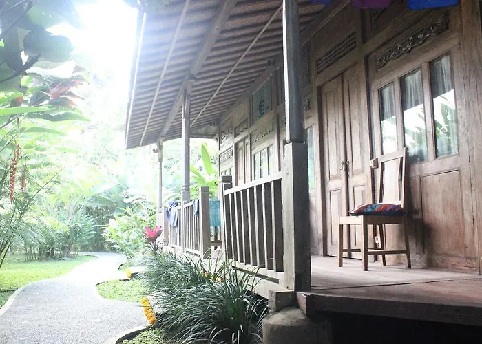 Puri Kayu Cottages ホリデーパーク