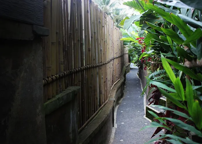 Puri Kayu Cottages 2*