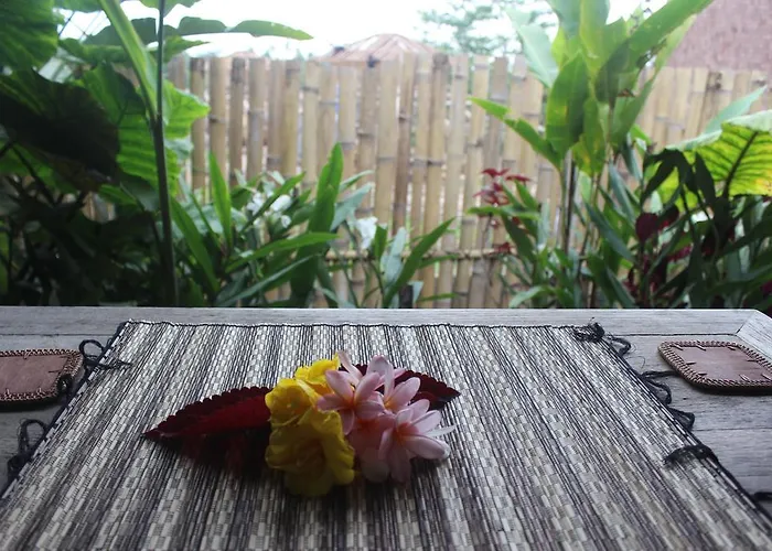 Puri Kayu Cottages 2* ウブド