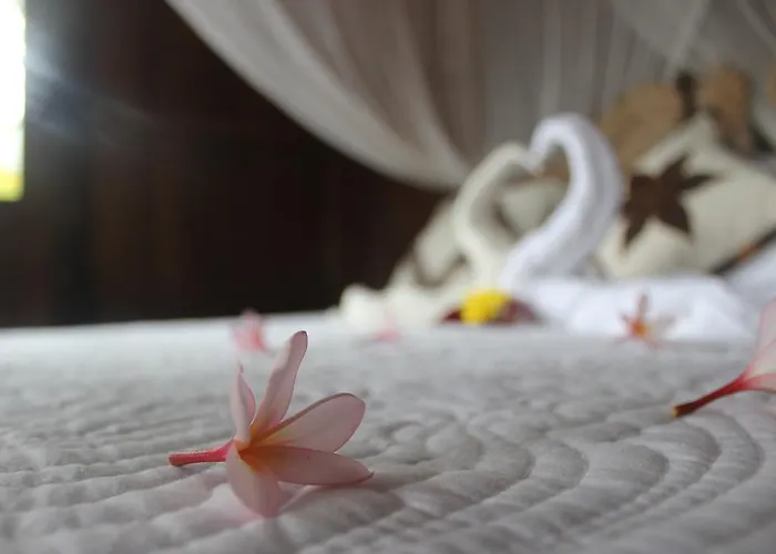 Puri Kayu Cottages ホリデーパーク 2*