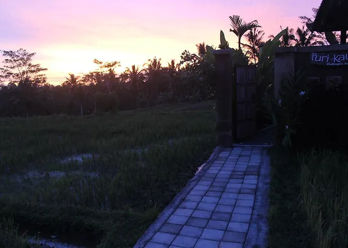 ホリデーパーク Puri Kayu Cottages ウブド