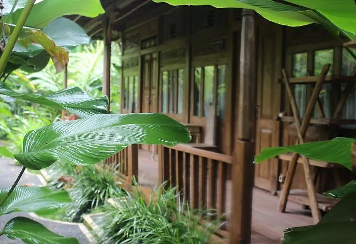 Puri Kayu Cottages ホリデーパーク