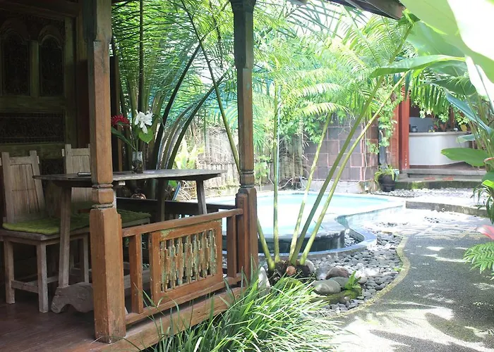 ホリデーパーク Puri Kayu Cottages 2*