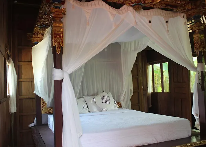 Puri Kayu Cottages ホリデーパーク 2*
