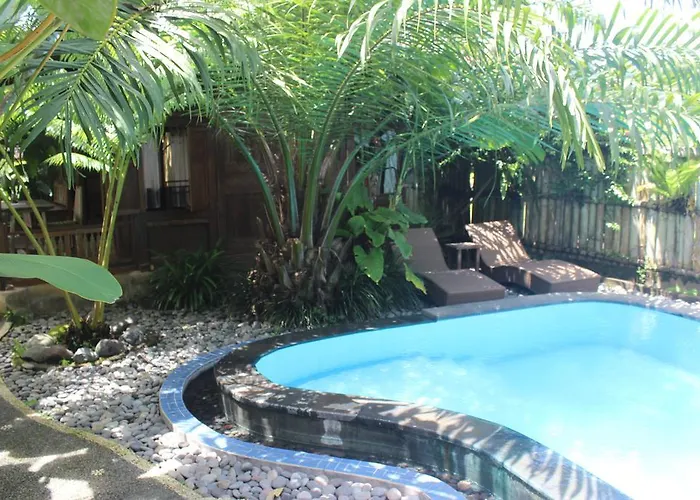 Puri Kayu Cottages ホリデーパーク 2*
