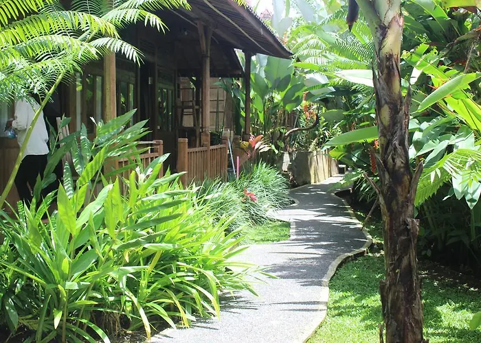 Puri Kayu Cottages ホリデーパーク 2*
