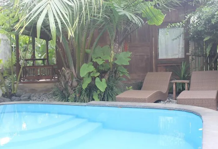 Puri Kayu Cottages ホリデーパーク